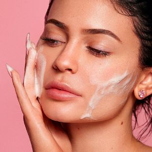 Kylie Jenner : sa marque de soins Kylie Skin arrive enfin en France, en vente en exclu chez Nocibé