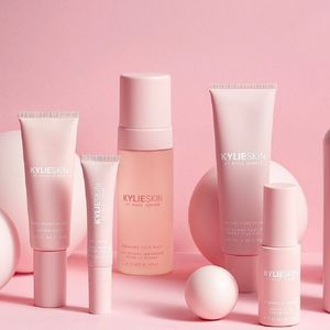 Kylie Jenner : sa marque de soins Kylie Skin arrive enfin en France, en vente en exclu chez Nocibé