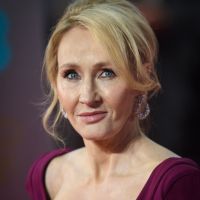 J.K. Rowling accusée d&#039;être transphobe : elle dément et rend une récompense