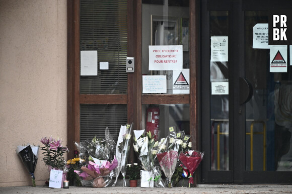 Attentat à Conflans : pluie d'hommages après la mort du professeur décapité avec #JeSuisProf