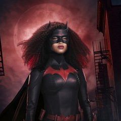Batwoman saison 2 : Javicia Leslie dévoile les coulisses de ses cascades, "C'est mon job de rêve !"