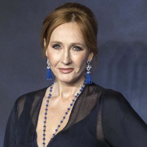 J.K. Rowling transphobe ? L'auteure des livres Harry Potter défendue par Eddie Izzard, une actrice transgenre