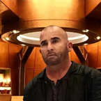 Legends of Tomorrow saison 7 : Dominic Purcell annonce son futur départ de la série