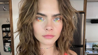 Cara Delevingne a souffert de sa sexualité : "L'idée de couple du même sexe me dégoûtait"