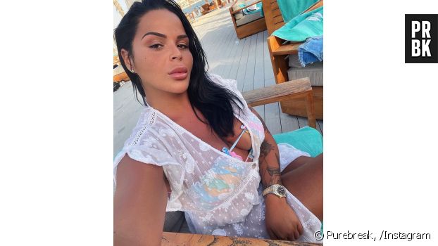 Sarah Fraisou lors d'une interview pour PRBK. Sarah Fraisou séparée d'Ahmed... parce qu'elle était violente et le frappait ? Angèle (Les Vacances des Anges 4) balance auprès de Sam Zirah