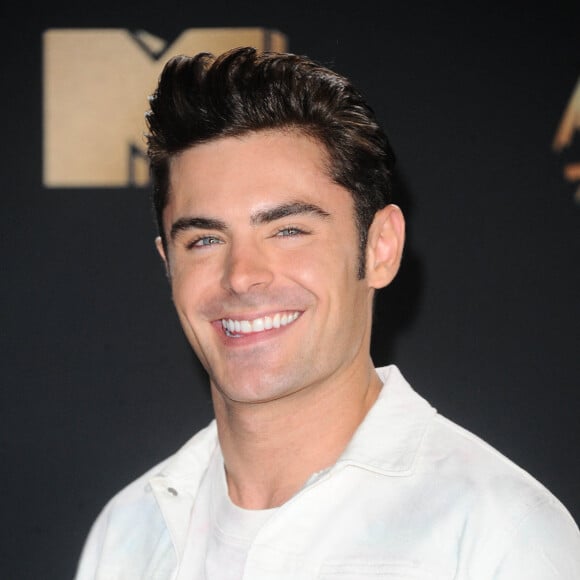 Zac Efron accusé d'avoir fait de la chirurgie esthétique : un ami de l'acteur réagit et dément