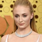 Sophie Turner "écoeurée" par les photos de sa fille prises par des paparazzi : "Ça me rend malade"