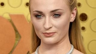 Sophie Turner "écoeurée" par les photos de sa fille prises par des paparazzi : "Ça me rend malade"