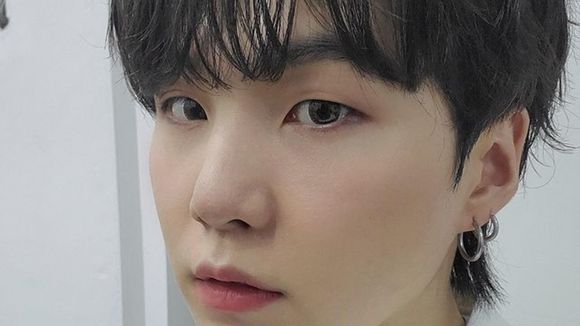 Suga (BTS) se confie sur sa santé mentale et comment les fans l'aident à rester positif