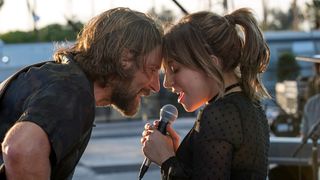 A Star is Born : Bradley Cooper et Lady Gaga vraiment amoureux ? Il répond à la rumeur