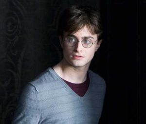 Le Vrai ou Faux sur la saga Harry Potter en vidéo. Harry Potter 20th Anniversary - Return To Hogwarts : Daniel Radcliffe révèle son crush surprenant pour une actrice de la saga, lors de la réunion des 20 ans d'Harry Potter.