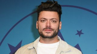 Kev Adams en couple avec Diane Leyre ? Sa réponse parfaite aux rumeurs avec Miss France 2022