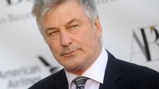 Alec Baldwin responsable de la mort d'Halyna Hutchins ? Le FBI conclut qu'il a appuyé sur la détente, son avocat contre-attaque