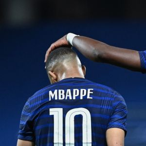 Kylian Mbappé trop nul au foot ? Il aurait été marabouté par Paul Pogba, les internautes se marrent