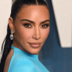 Kim Kardashian métamorphosée : décolorée jusqu'aux sourcils et fesses à l'air, elle est méconnaissable