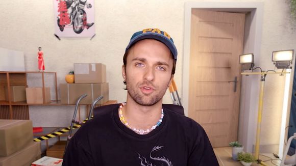 "Ca ne me fait plus du tout rire" : Squeezie réagit au (faux) "nude" de lui qui circule sur Internet