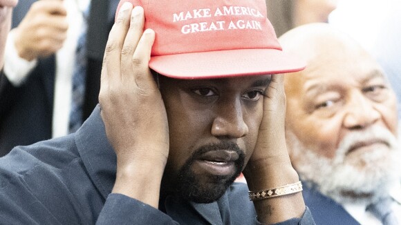 Dégoûté par Kanye West et ses propos antisémites, cet ex-fan crame pour 15 000 dollars de Yeezy