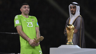 Un chroniqueur de RMC insulte en direct la mère d'Emiliano Martinez, le gardien de l'Argentine : "Quand tu n'as pas connu ton père..."