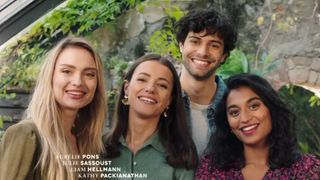 4 acteurs d'Ici tout commence disparaissent du nouveau générique, les fans paniquent : "J'espère que ça n'est pas signe d'un départ"