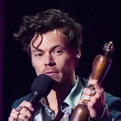 "J'ai embrassé Harry Styles, j'ai une érection" : cette scène surréaliste aux Brit Awards fait halluciner les internautes