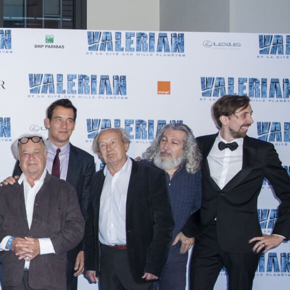 Luc Besson avec sa femme Virginie Silla, Cara Delevingne, Dane DeHaan, Rihanna, Herbie Hancock, Jean-Claude Mézières, Pierre Christin, Clive Owens, Alain Chabat, Eric Lampaert - Avant-première du film "Valérian et la Cité des mille planètes" de L. Besson à la Cité du Cinéma à Saint-Denis, le 25 juillet 2017. © Olivier Borde/Bestimage  Valerian and the City of a Thousand Planets movie premiere held at the Cite du Cinema in Saint-Denis near Paris, France, on July 25th 2017. 