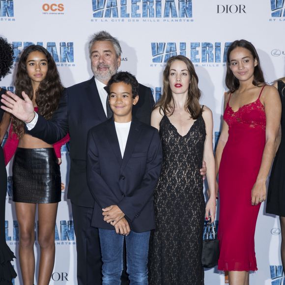 Luc Besson, sa femme Virginie Besson-Silla et ses enfants Thalia Besson, Sateen Besson et Mao Besson, Juliette Besson et Shanna Besson - Avant-première du film "Valérian et la Cité des mille planètes" de L. Besson à la Cité du Cinéma à Saint-Denis, le 25 juillet 2017. © Olivier Borde/Bestimage  Valerian and the City of a Thousand Planets movie premiere held at the Cite du Cinema in Saint-Denis near Paris, France, on July 25th 2017. 