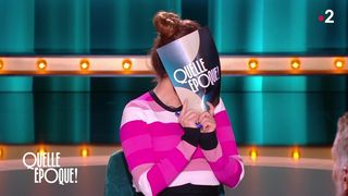 "Plus personne n'en veut..." : cette blague sur Emmanuel Macron que Léa Salamé n'assume pas dans Quelle époque