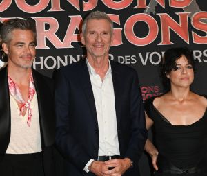 Chris Pine, Denis Brogniart et Michelle Rodriguez - Première du film "Donjons et Dragons : L'Honneur des voleurs" au Grand Rex à Paris le 22 mars 2023. © Coadic Guirec/Bestimage 