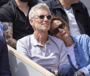 Théma - Les amoureux de Roland Garros - Denis Brogniart et sa femme Hortense - Célébrités dans les tribunes des internationaux de France de Roland Garros à Paris le 30 mai 2022. © Cyril Moreau - Dominique Jacovides/Bestimage 