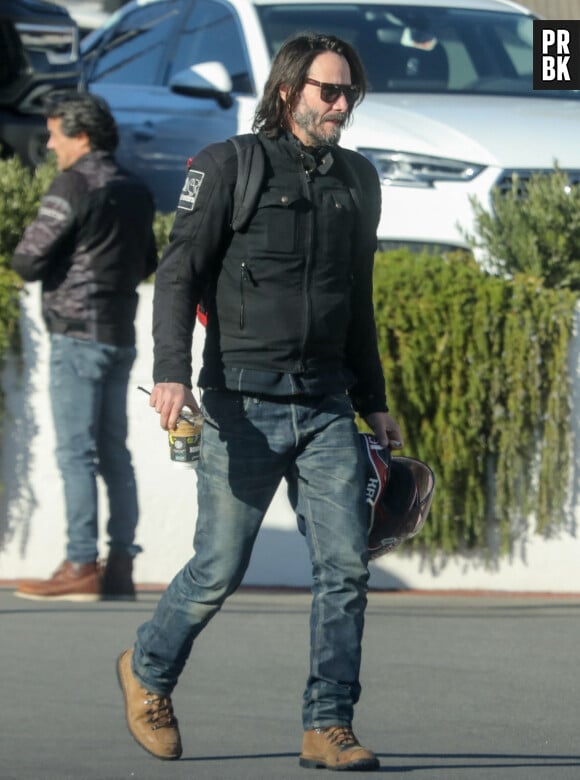 Exclusif - Keanu Reeves retrouve des amis motards à Los Angeles, le 21 décembre 2022. 