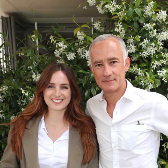 Alison Wheeler et Gilles Bouleau au village (Jour 7) lors des Internationaux de France de Tennis de Roland Garros 2022 à Paris, France, le 28 mai 2022. © Bertrand Rindoff/Bestimage 