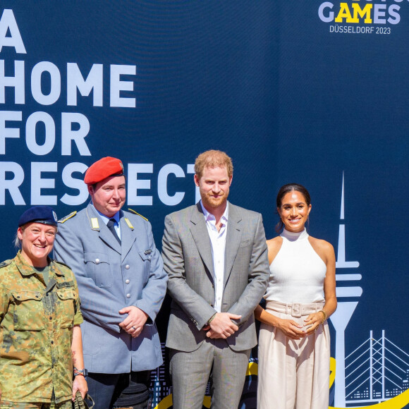 Le prince Harry, duc de Sussex et Meghan Markle, duchesse de Sussex, arrivent à l'hôtel de ville pour l'événement Invictus Games Dusseldorf 2023 One Year to Go, à Düsseldorf, Allemagne, le 6 septembre 2022. 