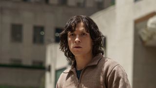 "Je devais me raser la tête pour me débarrasser totalement de ce perso" : Tom Holland s'est lancé en mode total Actor's Studio dans ce rôle quitte à perdre la tête