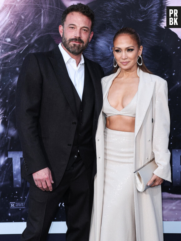 Ben Affleck et sa femme Jennifer Lopez à la première du film "The Mother" à Los Angeles, le 10 mai 2023.
