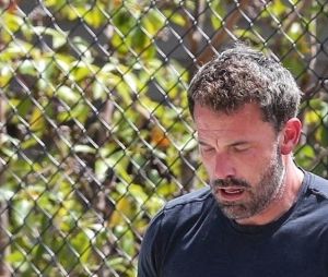 Exclusif - Ben Affleck joue au basket avec son fils Samuel à Los Angeles, le 22 avril 2023.