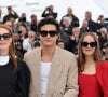 Julianne Moore, Charles Melton et Natalie Portman au photocall de "May December" lors du 76ème Festival International du Film de Cannes, le 21 mai 2023. © Jacovides / Moreau / Bestimage