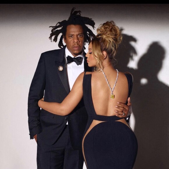 Jay-Z et Beyoncé forme l'un des couples les plus riches, puissants et stylés au monde.
Jay-Z et Beyoncé posent pour la nouvelle campagne Tiffany & Co.