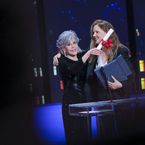 Mais pourquoi Jane Fonda a balancé le diplôme de la Palme d'or sur la tête de Justine Triet, la grande gagnante du festival de Cannes ? On en oublie l'essentiel