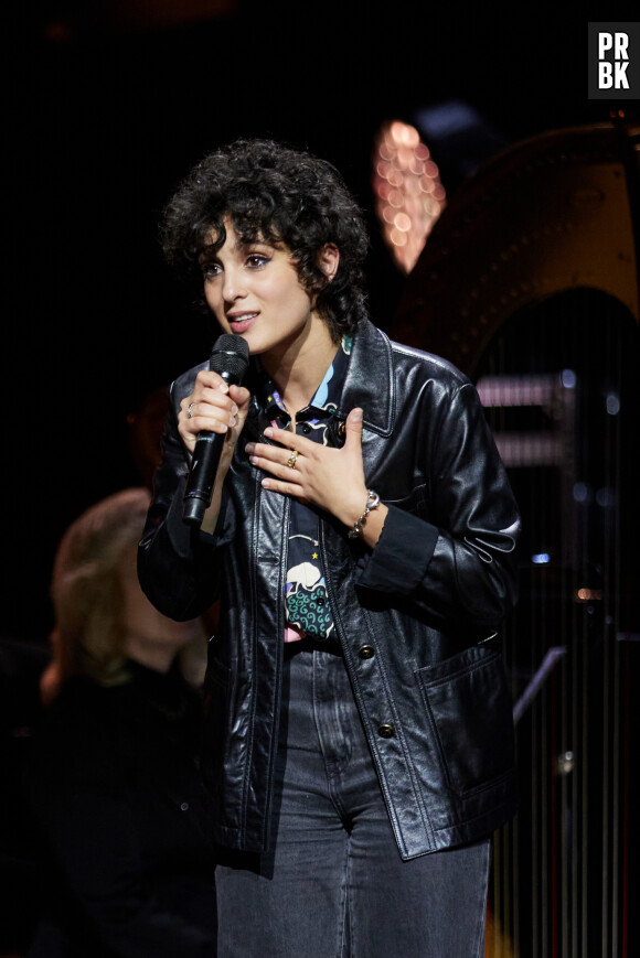 Info - Barbara Pravi victime de violences conjugales - Exclusif - Barbara Pravi - Scène - Spectacle symphonique Claude Lelouch "D'un film à l'autre" au Palais des Congrès de Paris le 14 novembre 2022. Pour Fêter ses 85 ans et 60 de carrière, Claude Lelouch a créé un ciné-concert, "Claude Lelouch - D'un film à l'autre", dans lequel la musique de ses films est jouée par l'orchestre philharmonique de Prague, au Palais des Congrès à Paris. Sur le gâteau, son chiffre fétiche : 13 car 85 ans (8+5 = 13). Claude Lelouch associe le 13 à toute sa vie professionnelle : sa société “Les films 13” et son cinéma, le “Club 13. © Moreau / Rindoff / Bestimage