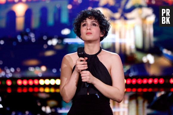 Info - Barbara Pravi victime de violences conjugales - Semi Exclusif - Barbara Pravi - Emission spéciale "Unis pour l'Ukraine" à la Maison de la Radio et de la Musique, diffusée en direct sur France 2 et présentée par Nagui et Leïla.Kaddour à Paris le 8 mars 2022. France Télévisions et Radio France s'associent, face à l'urgence humanitaire, pour soutenir et aider le peuple ukrainien et toutes les populations touchées par le conflit, sur place et dans les pays limitrophes. Le service public s'engage aux côtés de la Croix-Rouge française, qui lance un appel aux dons financiers, pour faire face aux besoins humanitaires, qui ne cessent de s'intensifier. Cette soirée spéciale est diffusée en simultané sur France 2 et France Inter avec un concert exceptionnel en direct, avec la participation des formations musicales de Radio France. Avec cette soirée, France Télévisions et Radio France permettent aux Français de répondre concrètement à l'urgence humanitaire, à l'intérieur et à l'extérieur de l'Ukraine, à travers des dons à la Croix-Rouge française. © Cyril Moreau / Jack Tribeca / Bestimage