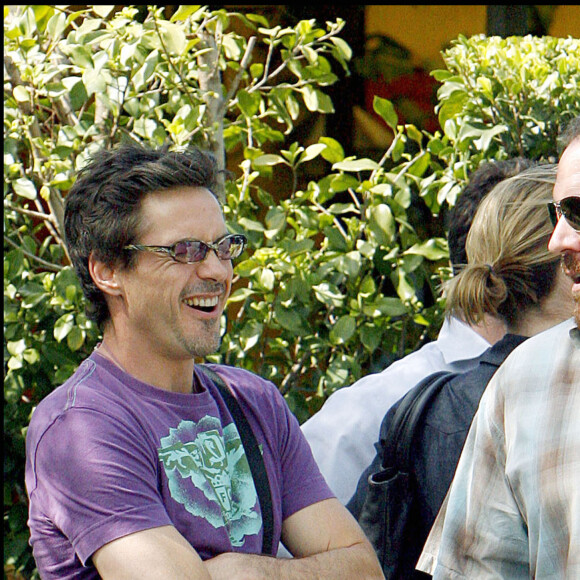 EXCLUSIF - ROBERT DOWNEY JR VA DEJEUNER CHEZ AGO DANS WEST HOLLYWOOD AVEC JON FAVREAU 