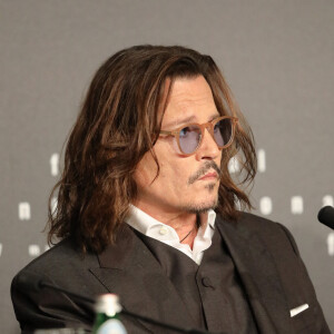 Johnny Depp - Conférence de presse du film "Jeanne du Barry" lors du 76ème Festival International du Film de Cannes. Le 17 mai 2023 © Borde-Jacovides-Moreau / Pool / Bestimage 