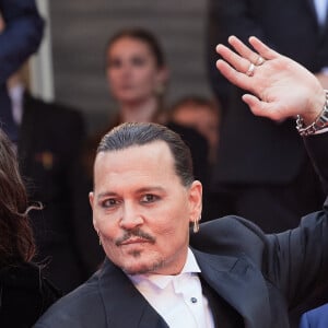 Johnny Depp - Montée des marches du film « Jeanne du Barry » pour la cérémonie d’ouverture du 76ème Festival International du Film de Cannes, au Palais des Festivals à Cannes. Le 16 mai 2023 © Jacovides-Moreau / Bestimage 