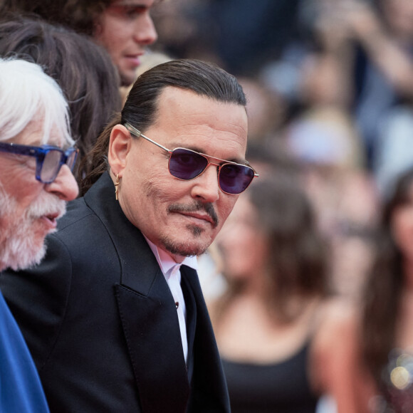 Benjamin Lavernhe (habillé en Berluti et Boucheron), Pierre Richard, Johnny Depp - Montée des marches du film « Jeanne du Barry » pour la cérémonie d’ouverture du 76ème Festival International du Film de Cannes, au Palais des Festivals à Cannes. Le 16 mai 2023 © Jacovides-Moreau / Bestimage 