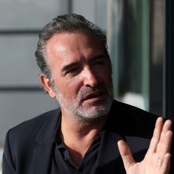 Exclusif - Jean Dujardin et le réalisateur Jean-Albert Lièvre font la promotion du documentaire "Les Gardiennes de la Planète" au Yacht Club de Monaco, le 9 février 2023. Jean Dujardin assure la voix-off de ce long métrage attendu dans les salles le 22 février 2023. © Jean-François Ottonello / Nice Matin / Bestimage  No web pour la Belgique et la Suisse