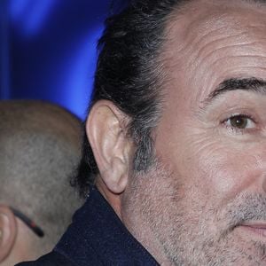 Exclusif - Jean Dujardin - Arrivées à l'avant-première du film "Sur les chemins noirs" au cinema UGC Normandie à Paris le 13 mars 2023. © Denis Guignebourg/ Bestimage 
