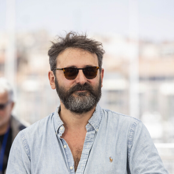 Quentin Dupieux - Photocall de "Fumer Fait Tousser (Smoking Causes Coughing)" lors du 75ème Festival International du Film de Cannes, le 21 mai 2022. © Cyril Moreau/Bestimage 