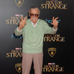 Stan Lee lors de la première de ''Doctor Strange'' à Hollywood, le 20 octobre 2016. 