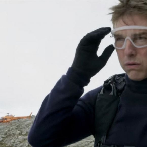 Images d'une cascade réalisée par Tom Cruise pour "Mission Impossible". 