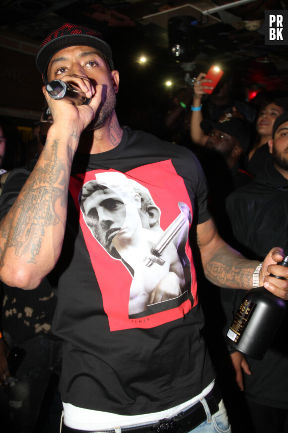 Exclusif - Prix Spécial - No Web - Le rappeur Booba en concert pour la promotion de son D.U.C Whisky au Hobo club à Paris, France, le 22 octobre 2017. © Phiilippe Baldini/Bestimage  Exclusive - For Germany Call For Price - No Web - Raper Booba promoting his D.U.C Whisky at Hobo club in Paris, France, on octobre 22th, 2017. 